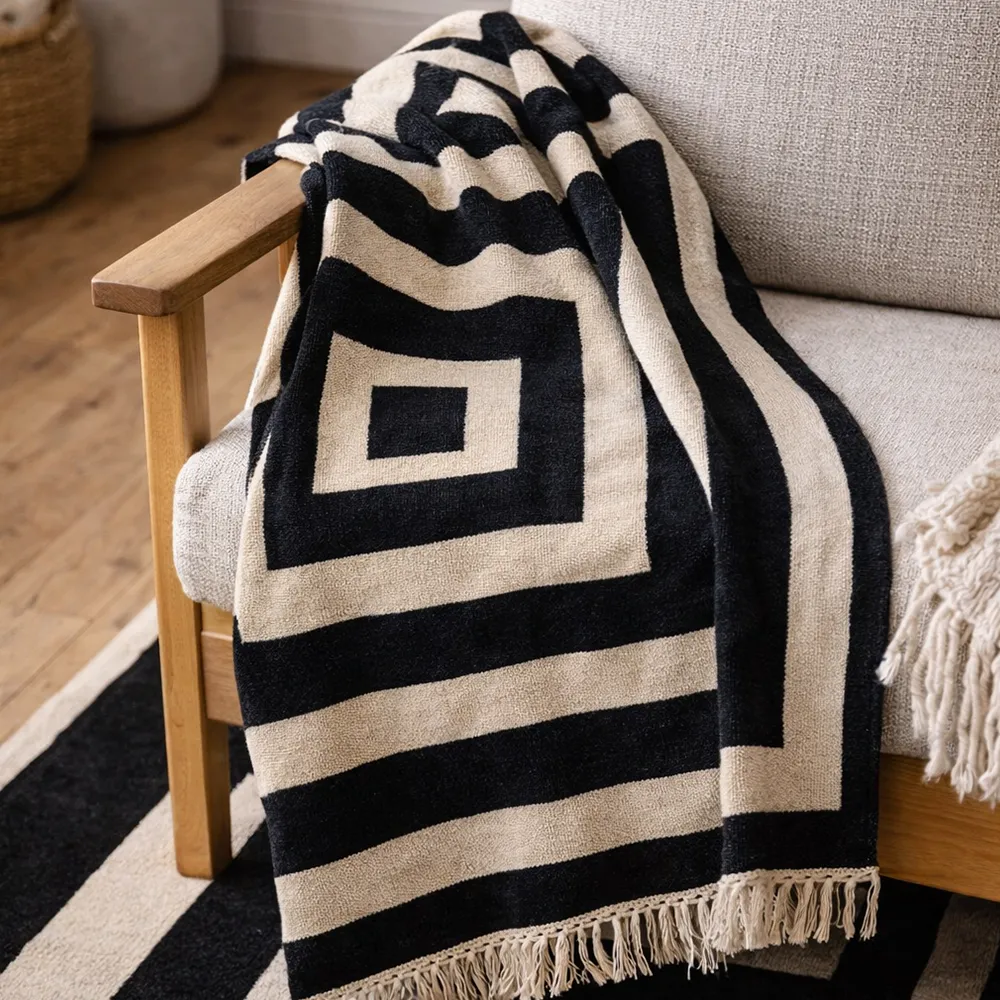Rug's and Kilim Handwoven Concentric Geometric Scandinavian Wool Rug - Image 3